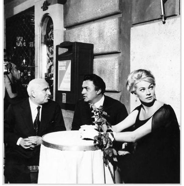 Con Fellini e Angelo Rizzoli in una pausa di lavorazione durante le riprese de La Dolce Vita
